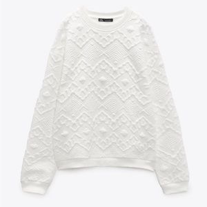 Zara White Quilted Sweatshirt size M, like new